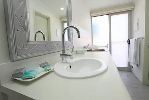 Best Western Plus The Ranges Karratha, Bathroom