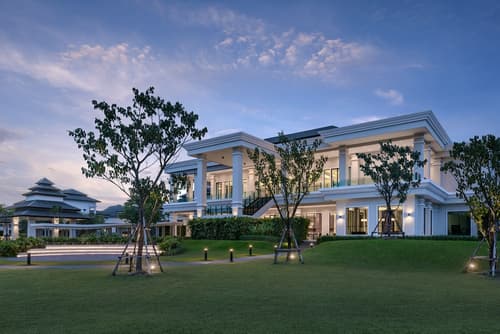 Chainarai Riverside, Exterior