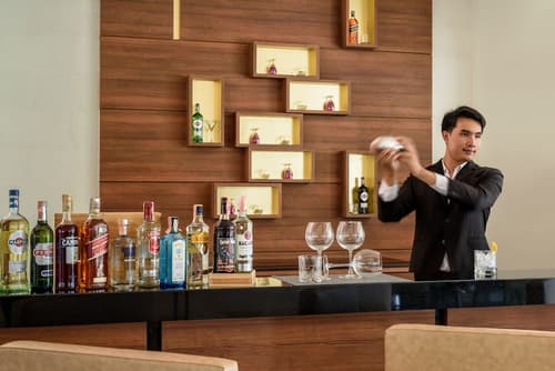 Chainarai Riverside, Bar (on property)