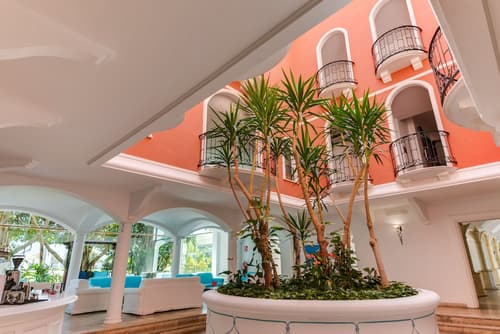 Phi Hotel Sighientu, Lobby