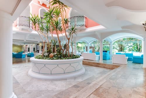 Phi Hotel Sighientu, Lobby sitting area