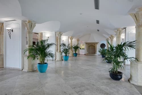 Phi Hotel Sighientu, Lobby