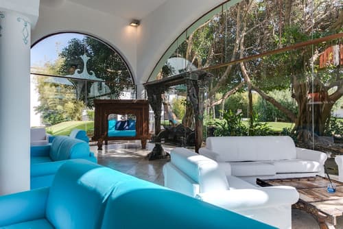 Phi Hotel Sighientu, Lobby sitting area