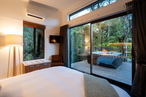 Rainforest Deluxe, Room