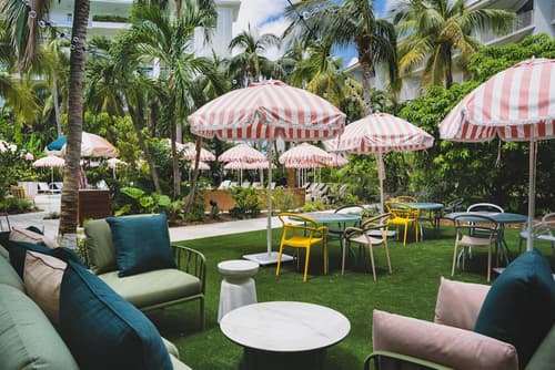 Hampton by Hilton Grand Cayman Seven Mile Beach, Garden