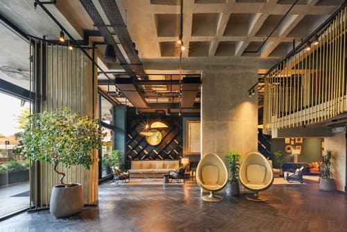 Skylark, Aluma Hotel & Resort