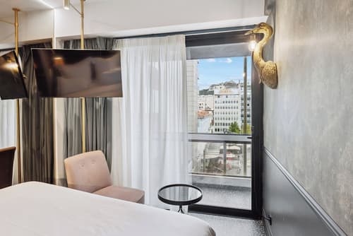 Skylark, Aluma Hotel & Resort