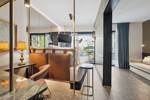 Skylark, Aluma Hotel & Resort