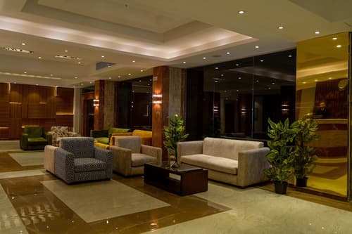 Nine Pyramids View Hotel, Reception