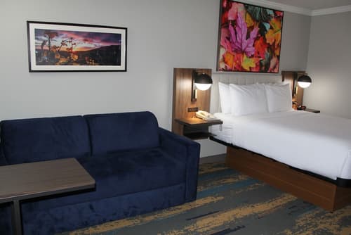 La Quinta Inn & Suites by Wyndham Yakima Downtown, Room