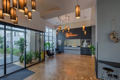 Dean's Home Budapest, Reception