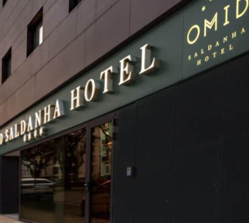 Omid Saldanha Hotel, Property entrance