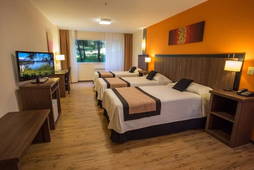 Huinid Pioneros Hotel