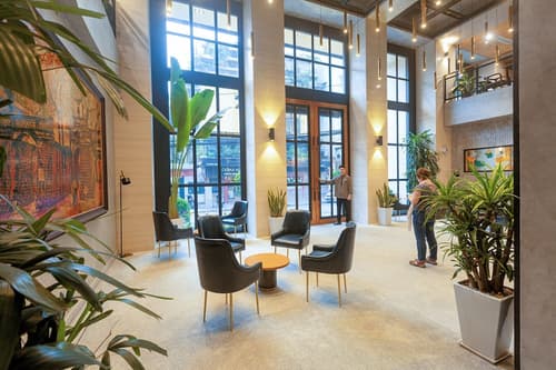 Flower Garden Hotel, Lobby lounge