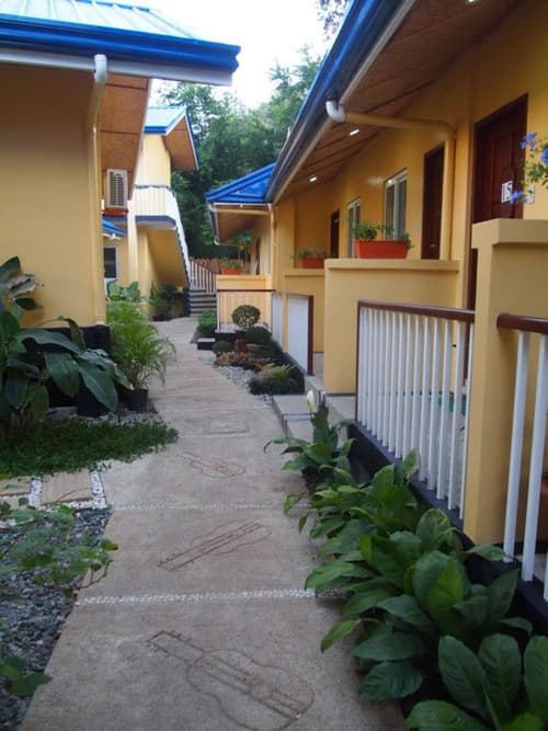 Blue Lagoon Inn & Suites