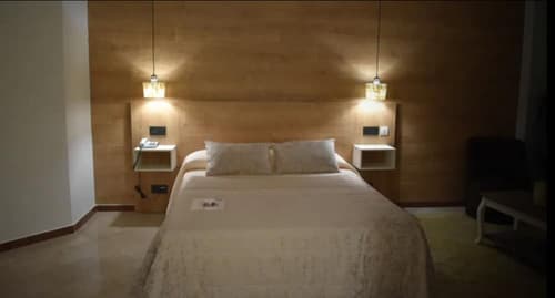 Emperatriz III, Room