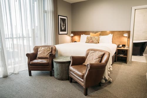 King and Queen Hotel Suites, Room