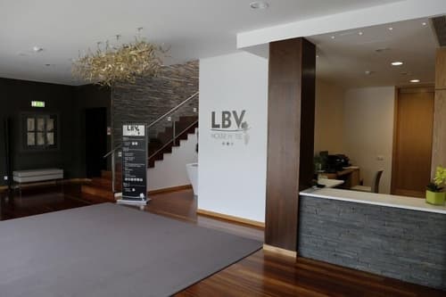 LBV House Hotel, Reception