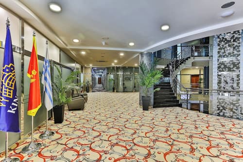 Kings Park Hotel, Lobby lounge