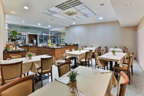 Kings Park Hotel, Restaurant