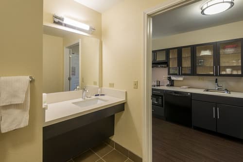 Candlewood Suites Midwest City by IHG, Room