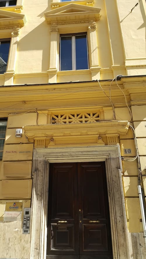 Rome King Suite, Interior entrance