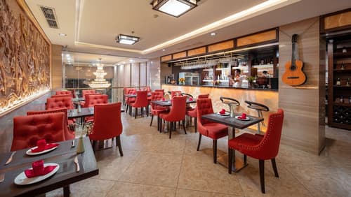 Skylark Hotel, Dining