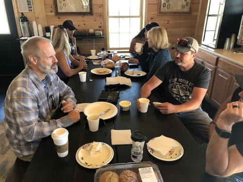 The Riverside Ranch RV Park, Motel & Campground, Breakfast area