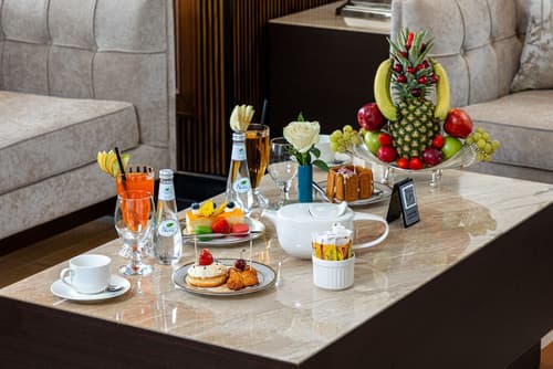 Madareem Hotel, Reception