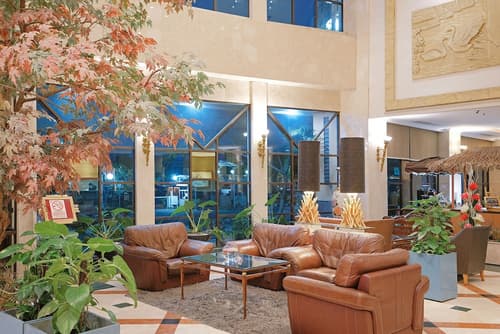 Sunlake Waterfront Resort and Convention, Lobby sitting area