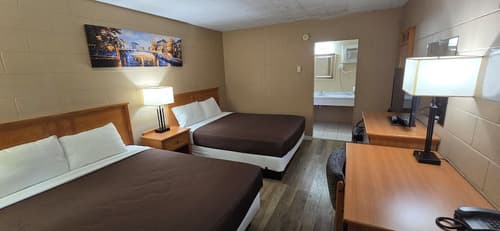 Flamingo Motel, Room