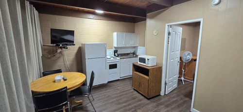 Flamingo Motel, Room