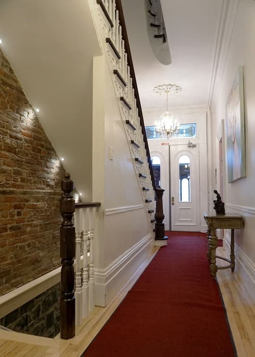 Hôtel Marie-Rollet, Interior entrance