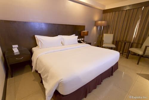 Mandarin Plaza Hotel, Room