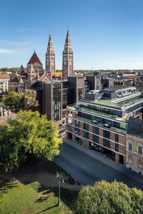 Art Hotel Szeged, Property grounds