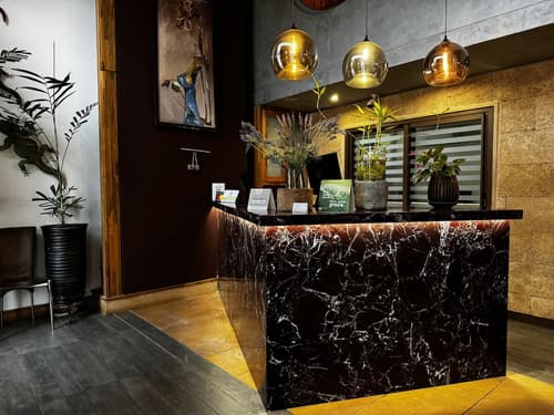 Roots Hotel Apartment, Reception