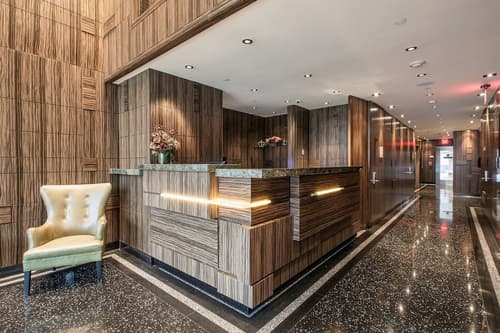 Opera House Hotel, Reception