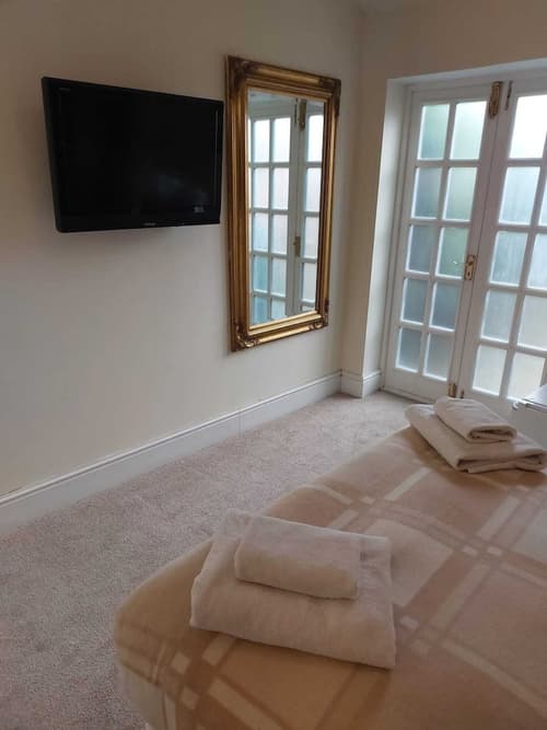 The Black Horse, Room