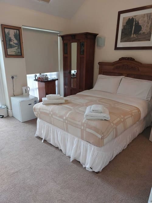 The Black Horse, Room