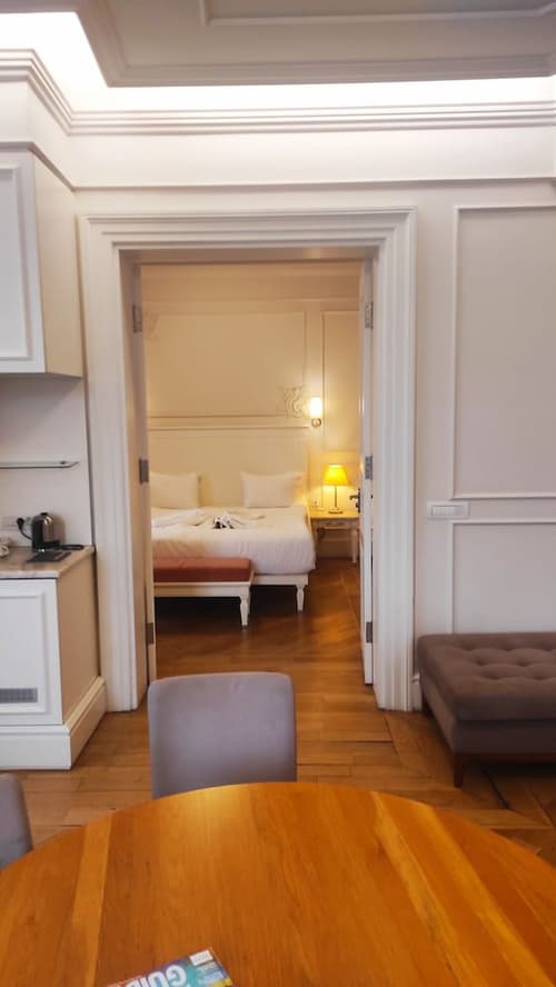 Corinne Art & Boutique Hotel