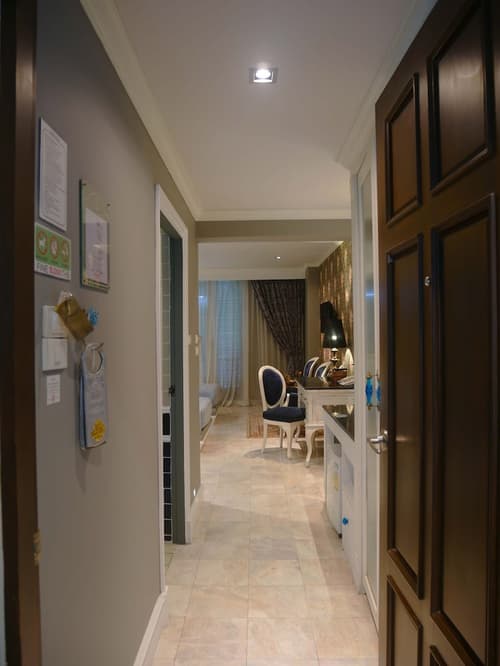 At Pingnakorn Huaykaew Chiangmai, Interior entrance