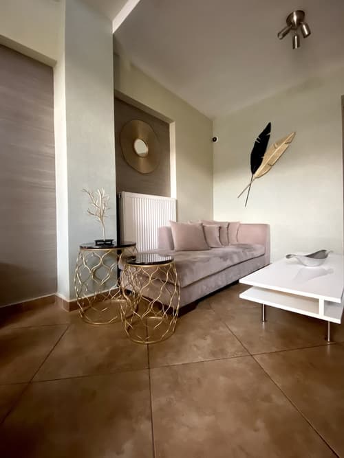 Mc Queen Rooms & Apartments, Interior entrance