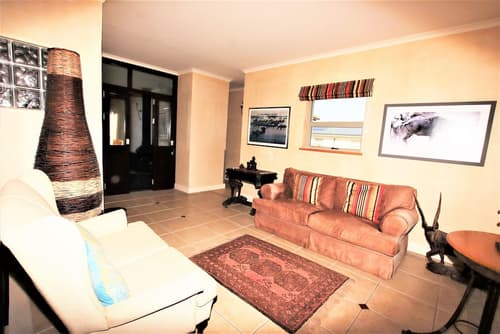 On the Cliff Guest House, Lobby lounge