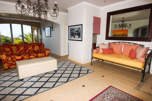 On the Cliff Guest House, Lobby sitting area