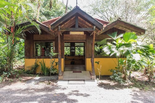 Arenal Oasis, Reception