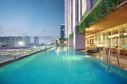 JS Luwansa Hotel and Convention Center, Outdoor pool