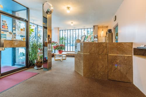 English Bay Hotel, Reception