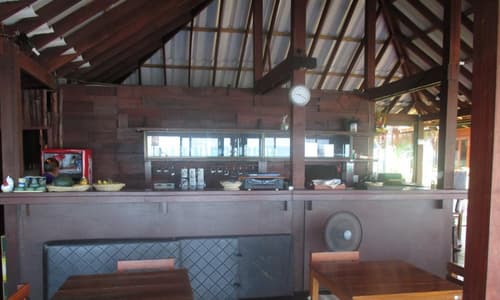 Lipa Bay Resort, Bar (on property)