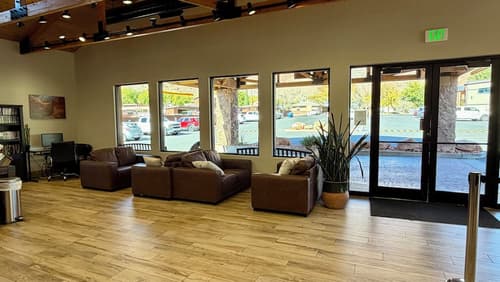 Bumbleberry Inn, Lobby sitting area