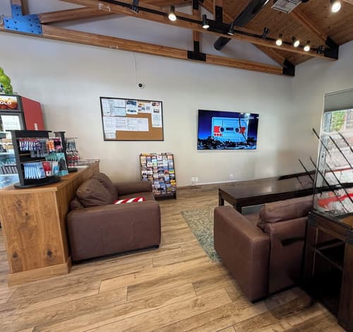 Bumbleberry Inn, Lobby sitting area